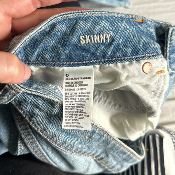 American Eagle 🦅 Light Wash Skinny Jeans | Sz 6 - Picture 2 of 2
